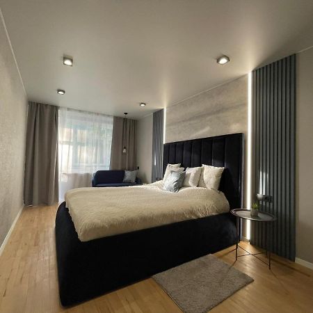 Citadel Vip Apartment Lviv Bagian luar foto