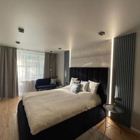 Citadel Vip Apartment Lviv Bagian luar foto