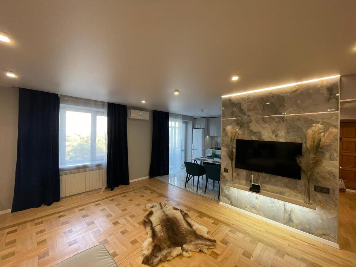 Citadel Vip Apartment Lviv Bagian luar foto