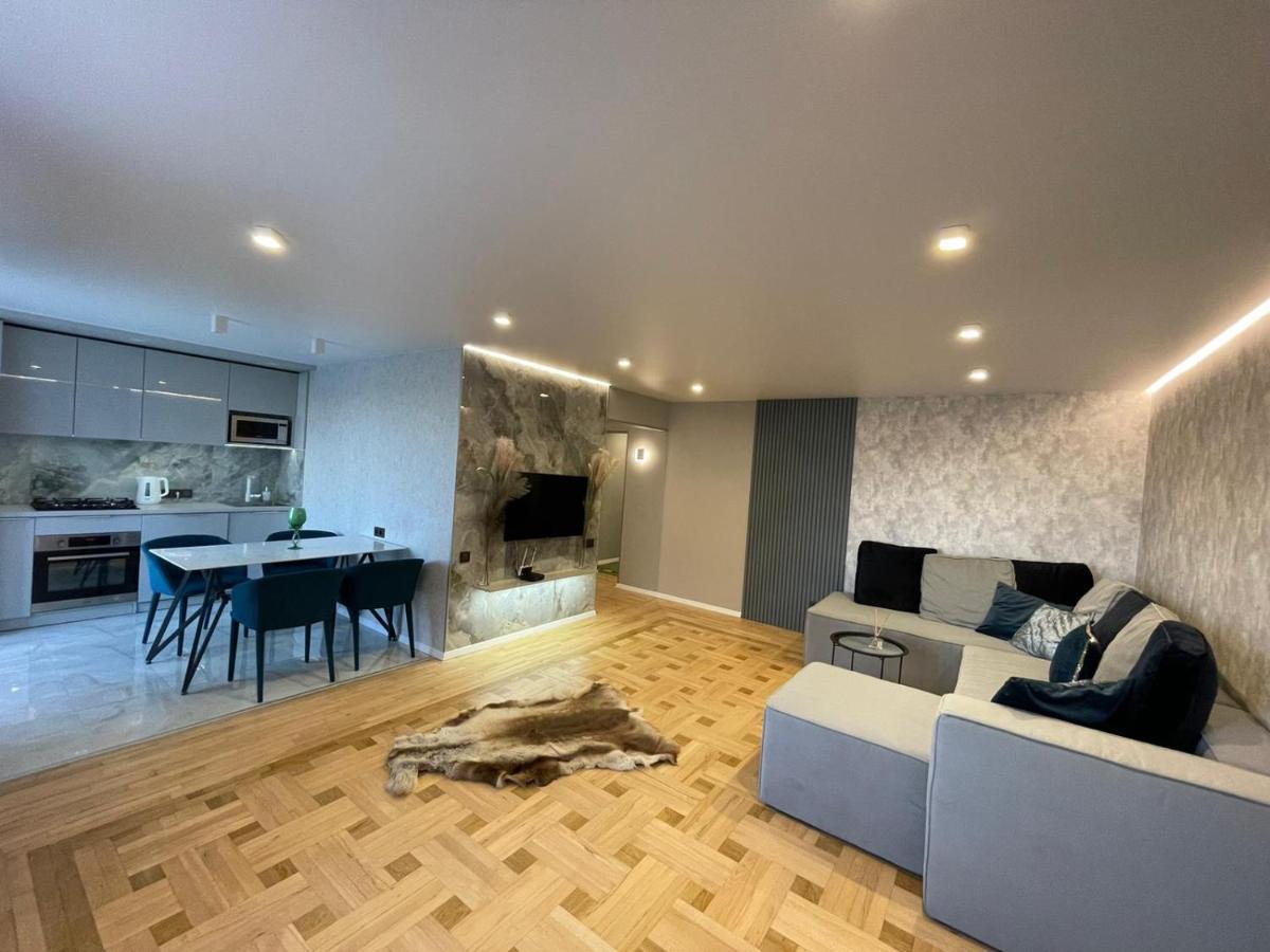 Citadel Vip Apartment Lviv Bagian luar foto