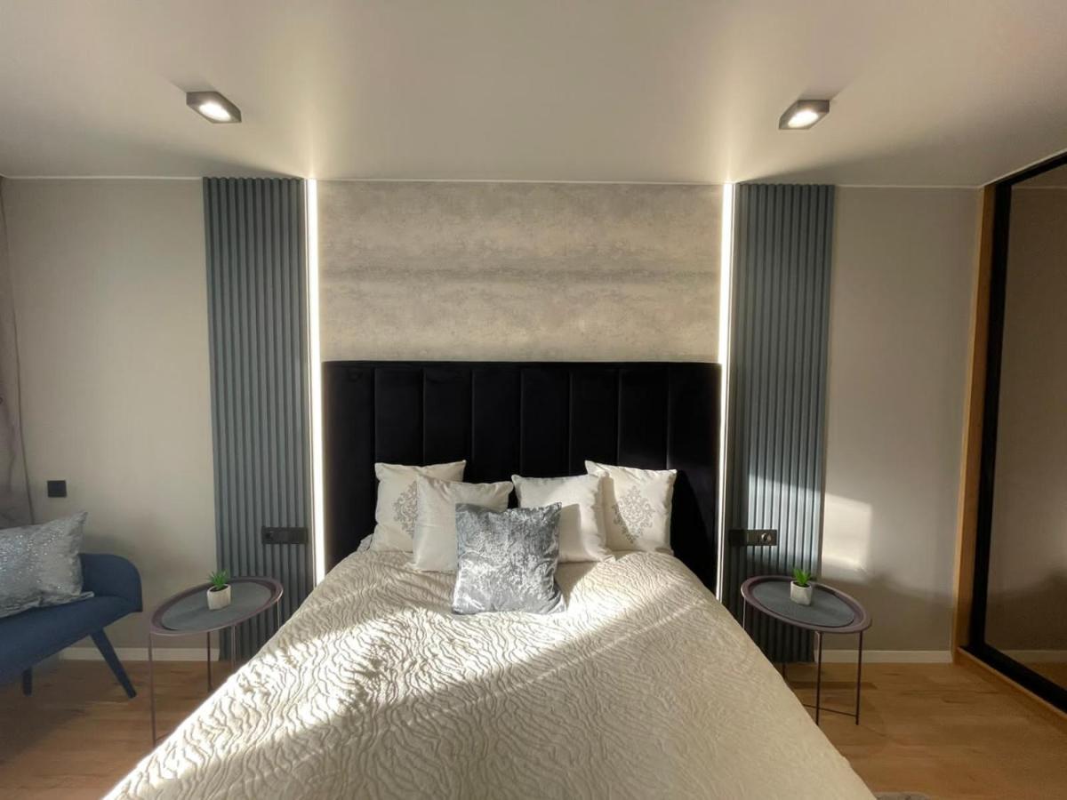 Citadel Vip Apartment Lviv Bagian luar foto