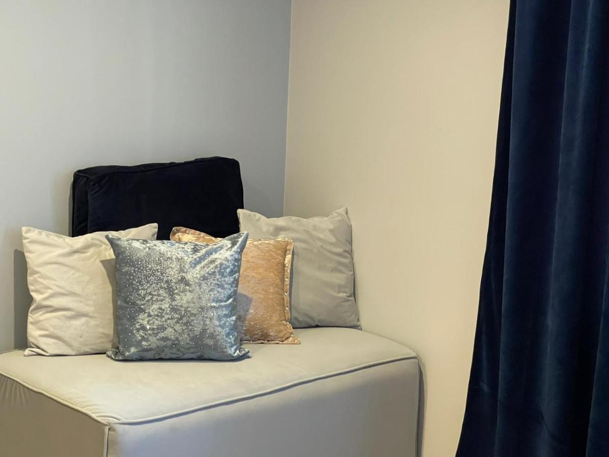 Citadel Vip Apartment Lviv Bagian luar foto