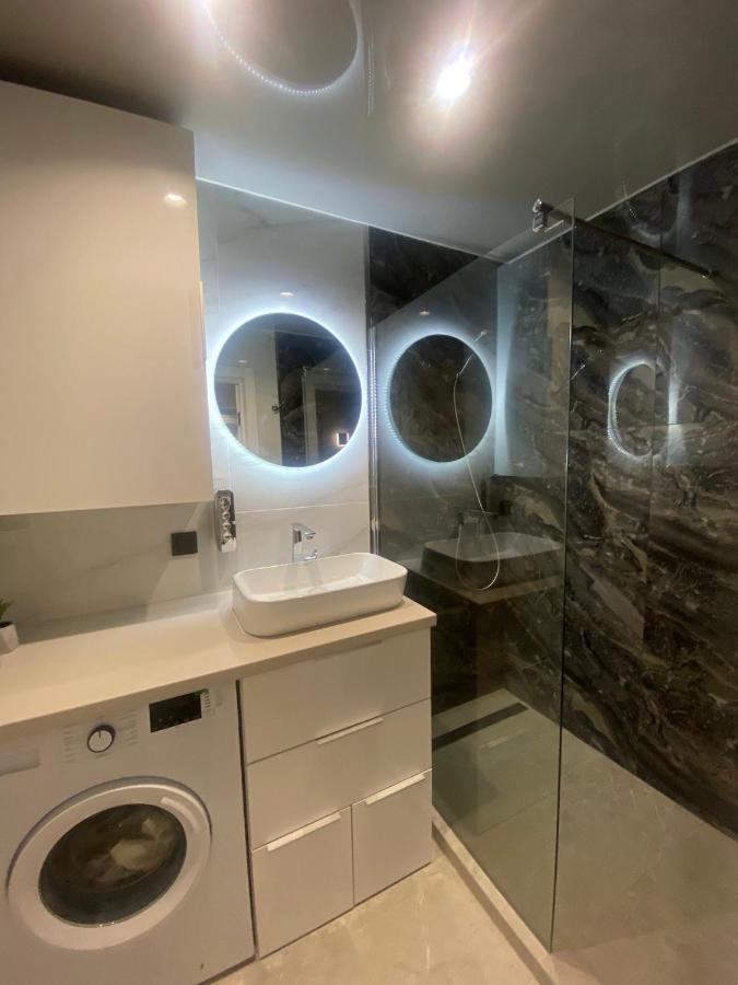 Citadel Vip Apartment Lviv Bagian luar foto