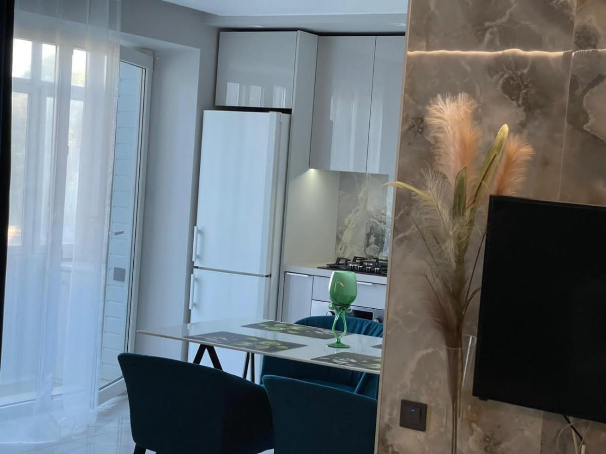 Citadel Vip Apartment Lviv Bagian luar foto