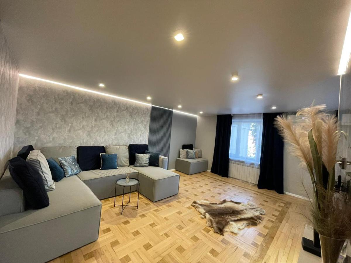 Citadel Vip Apartment Lviv Bagian luar foto