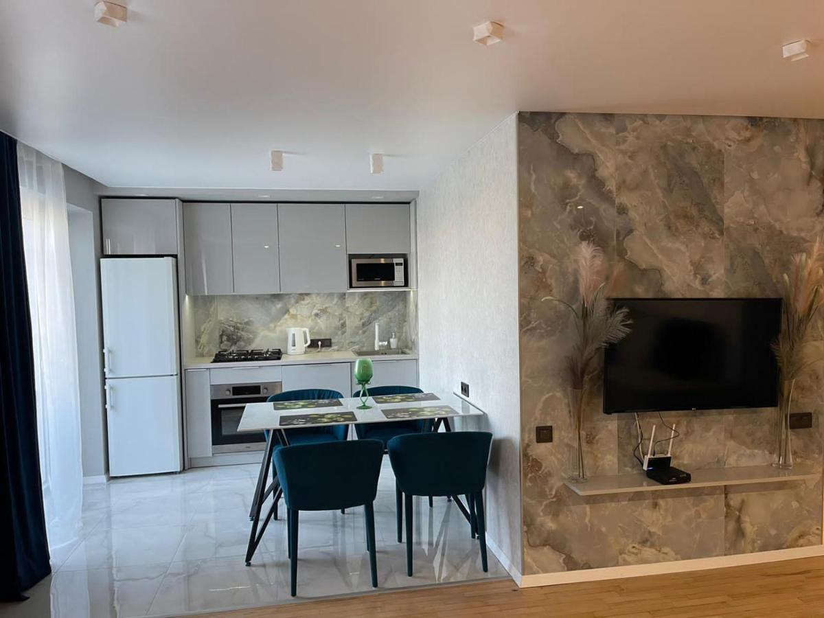 Citadel Vip Apartment Lviv Bagian luar foto