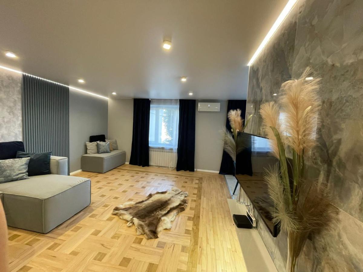 Citadel Vip Apartment Lviv Bagian luar foto