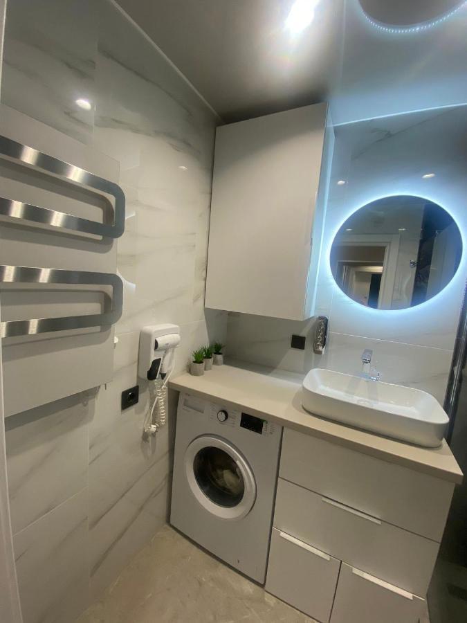 Citadel Vip Apartment Lviv Bagian luar foto