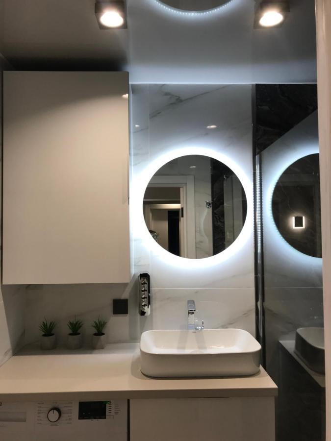 Citadel Vip Apartment Lviv Bagian luar foto