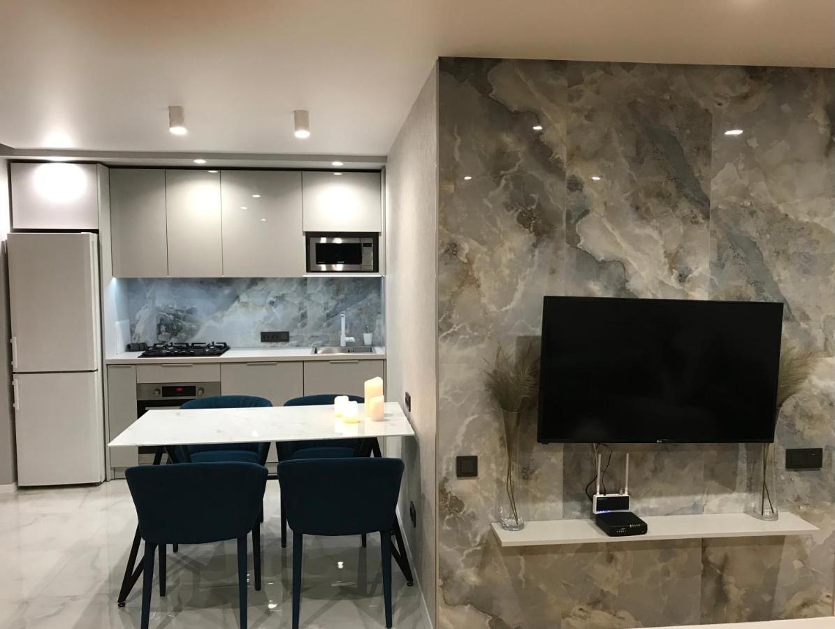 Citadel Vip Apartment Lviv Bagian luar foto