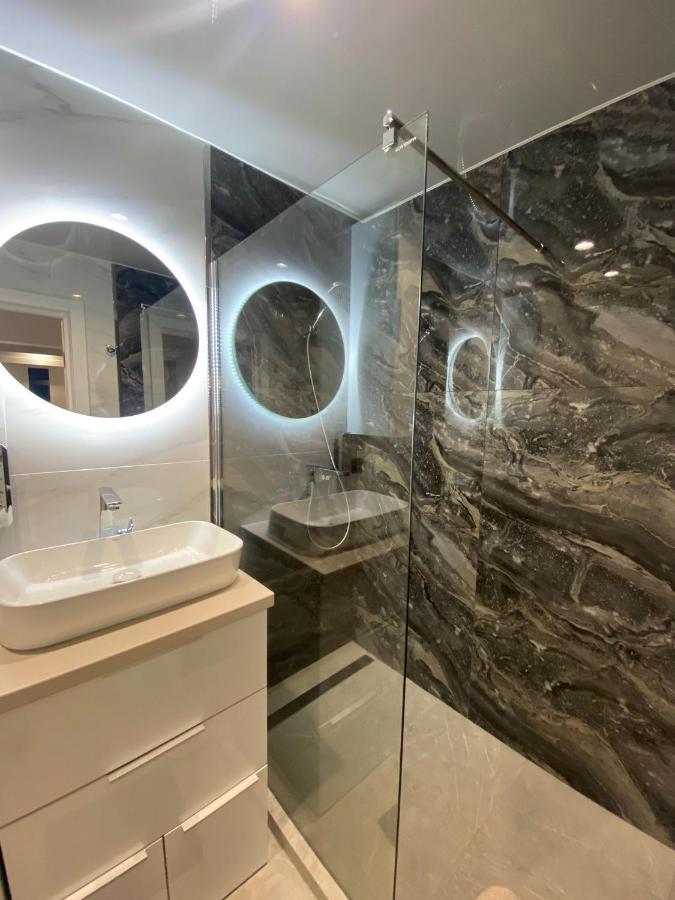 Citadel Vip Apartment Lviv Bagian luar foto