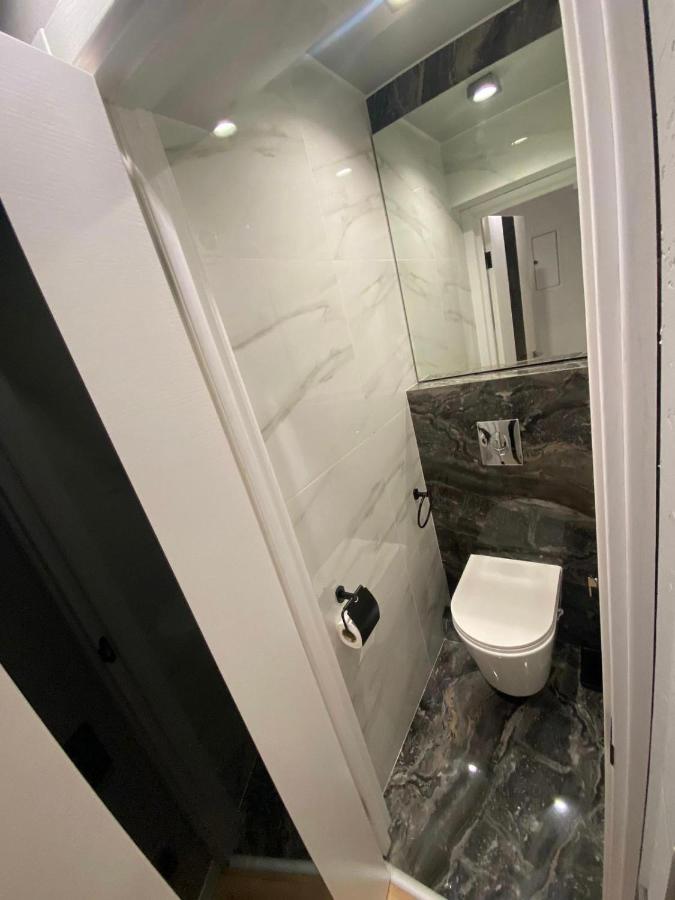 Citadel Vip Apartment Lviv Bagian luar foto
