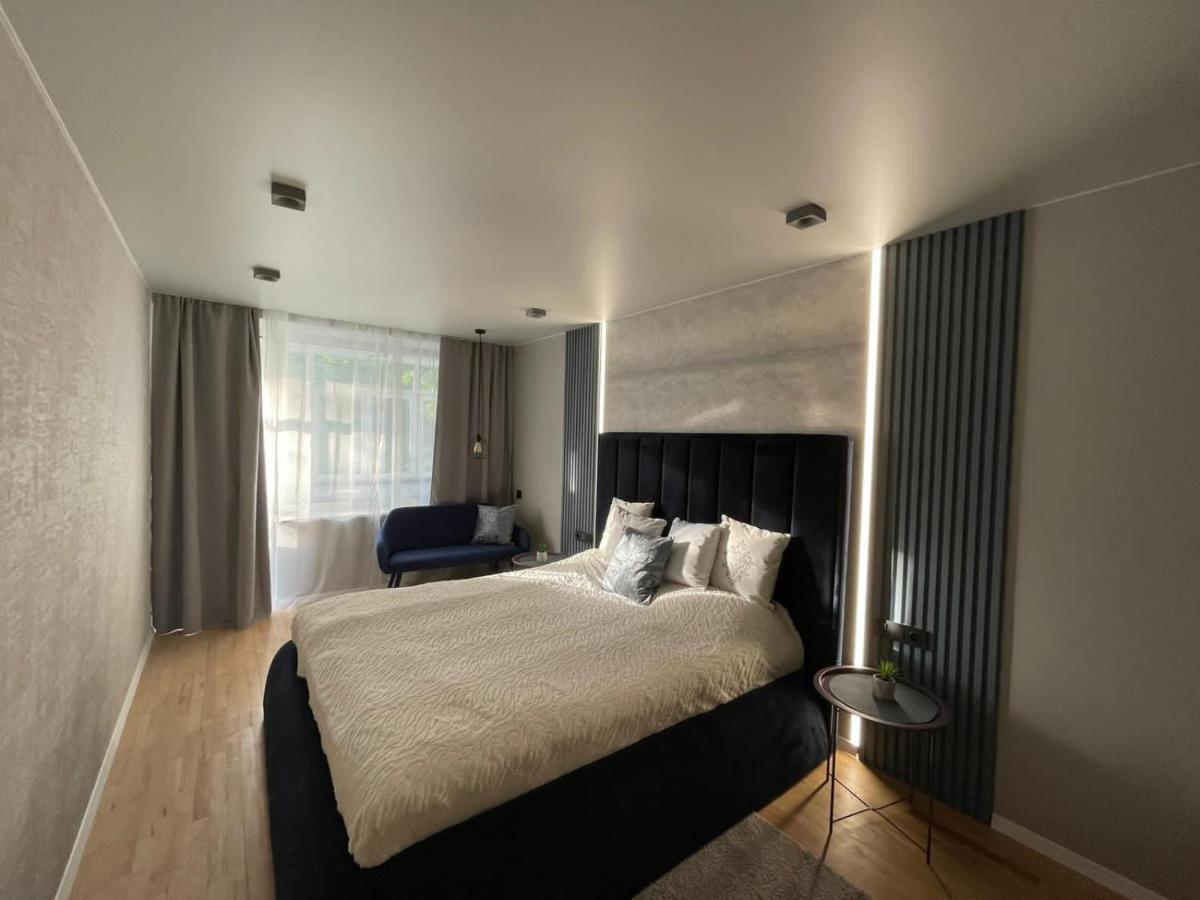 Citadel Vip Apartment Lviv Bagian luar foto