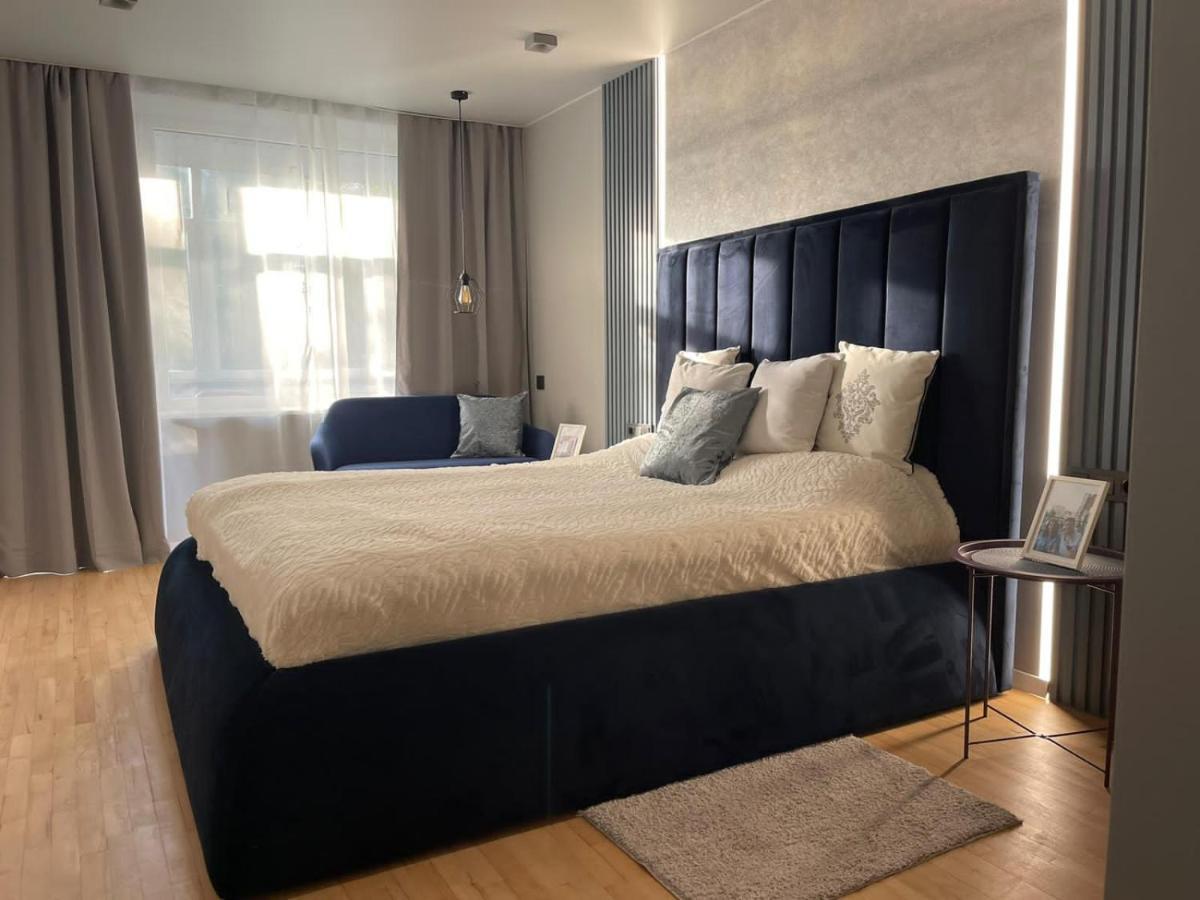 Citadel Vip Apartment Lviv Bagian luar foto
