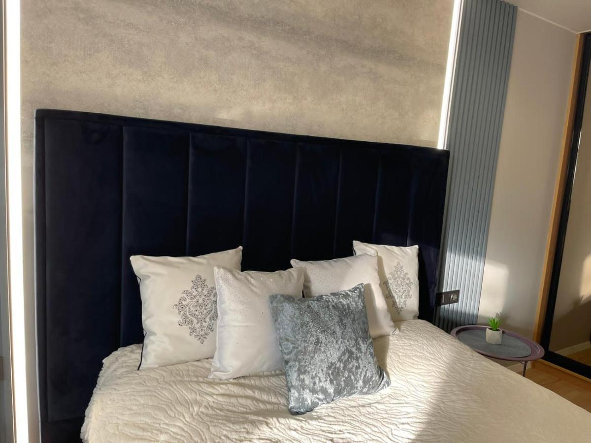 Citadel Vip Apartment Lviv Bagian luar foto